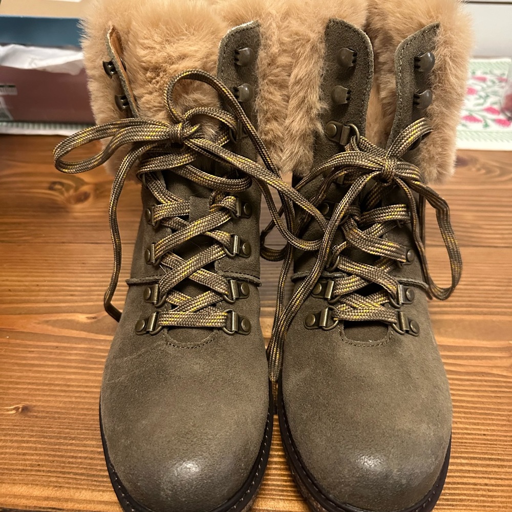 Fur heeled lace-up boot